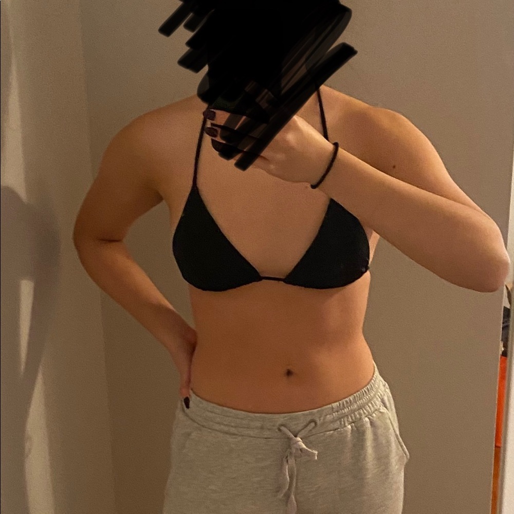 Victorias secret XS black triangle bikini top 
Removable padding